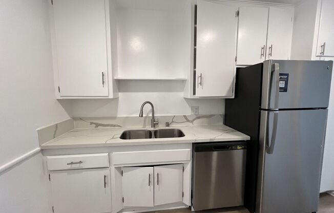 Studio, 1 bath, 595 sqft, $1,598, Unit 22