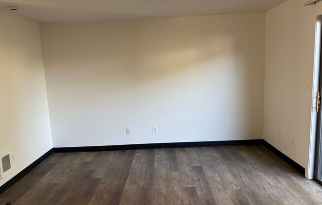 2 beds, 1.5 baths, 1,150 sqft, $1,650, Unit 24