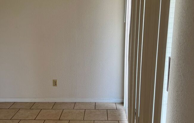 1 bed, 1 bath, 800 sqft, $999