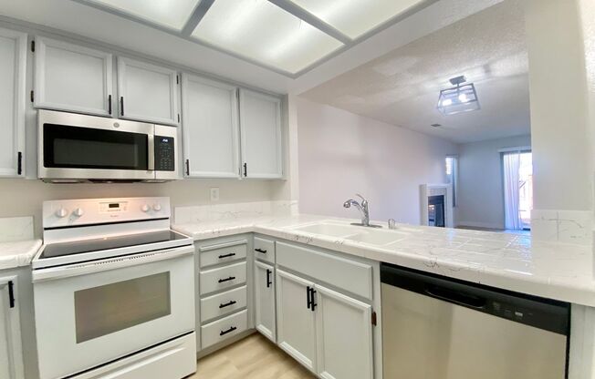 Wonderful 2-Suite Bedroom Townhome in Fremont – Cherry-Guardino Neighborhood!