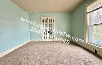 3 beds, 1 bath, 900 sqft, $925, Unit 922 Warren St