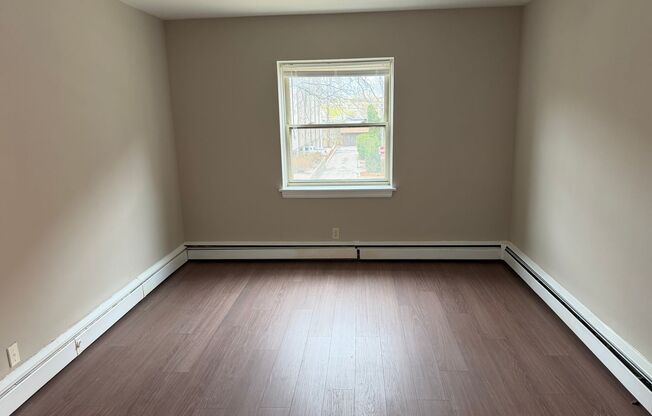 1 bed, 1 bath, $1,150, Unit 203