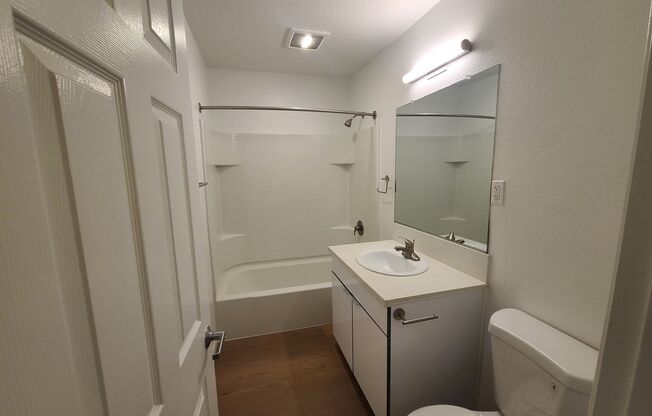 2 beds, 1 bath, 950 sqft, $2,895, Unit 1718-3