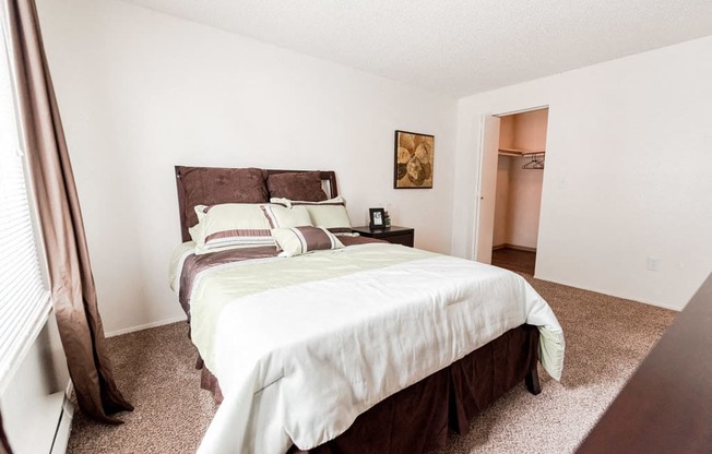 Steilacoom Apartments - Harbor Oaks Apartments - Bedroom 1