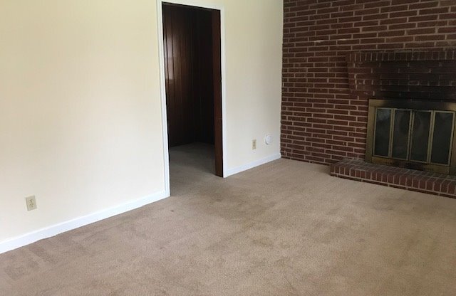 3 beds, 1 bath, $1,400