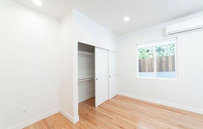 Beautiful 2 Bedroom apartment with Bonus Office space in Echo Park