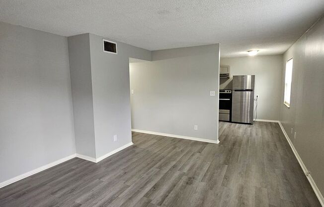 Updated, two bedroom apartment in Knoxville!