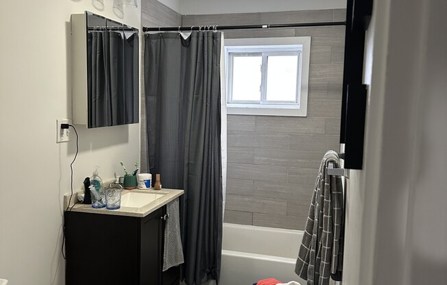 2 beds, 1 bath, $2,930, Unit 4