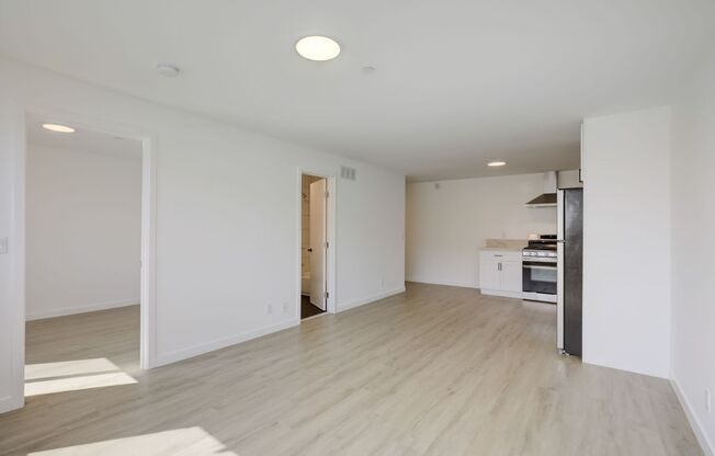 Studio, 1 bath, 425 sqft, $1,949, Unit 204