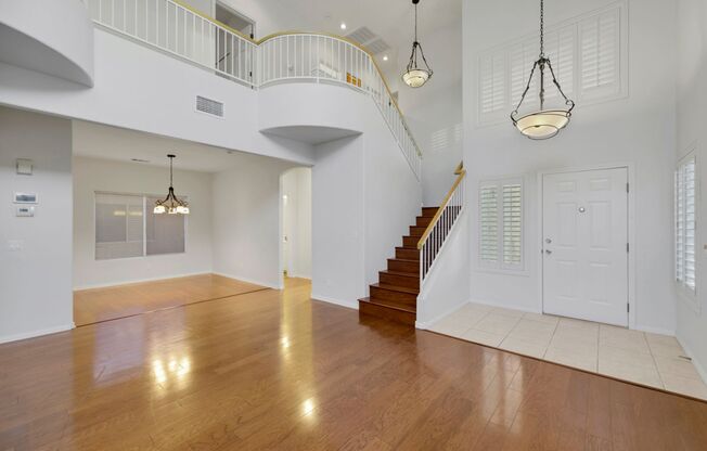 Beautiful 4 bedroom, 3 bath home in Countryside by Desert Bloom Park!