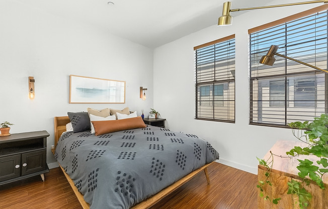 Modern Live/Work Loft In Sought After Depot Walk Community