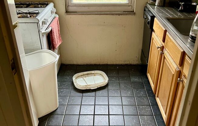 Great Shadyside/Squirrel Hill location near Universities