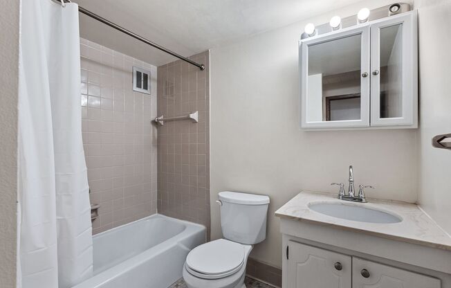 Studio, 1 bath, 500 sqft, $875, Unit 35