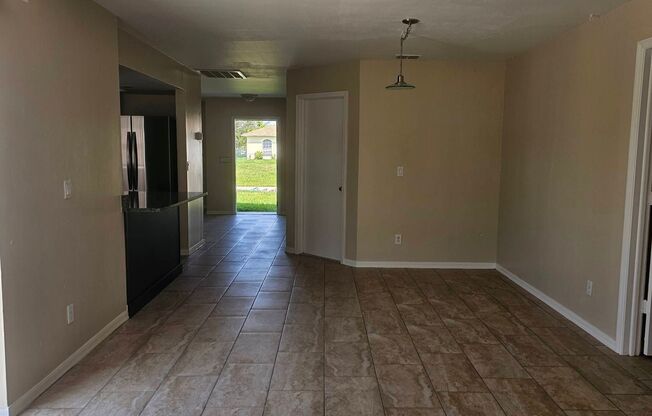 3/2/2 Single Family Home with Fenced in Yard!