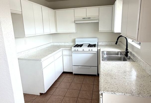 12444-12504-12512 OXFORD AVE