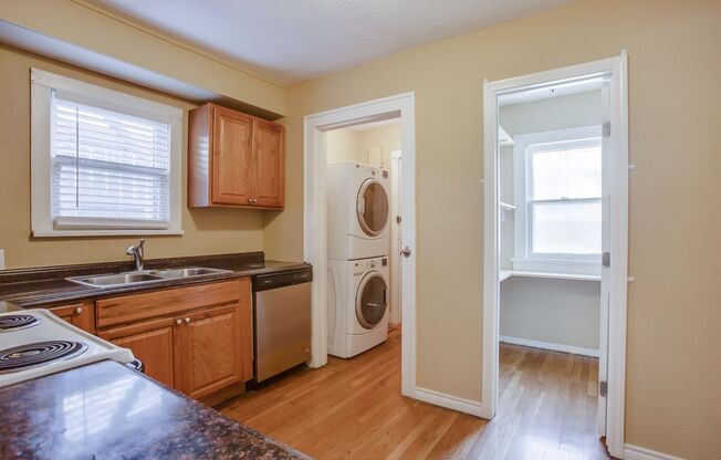 3 beds, 1 bath, $1,350, Unit Front