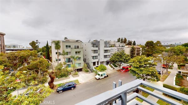 1176 WELLESLEY AVE
