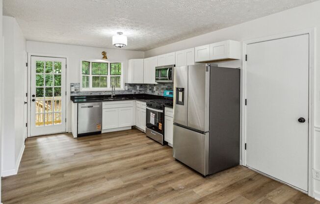 3 bed 3 bath in Jonesboro!