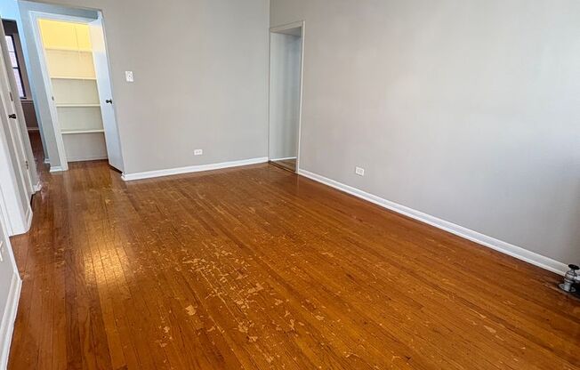 3 beds, 1 bath, 1,003 sqft, $1,350, Unit CA 127.5-2W