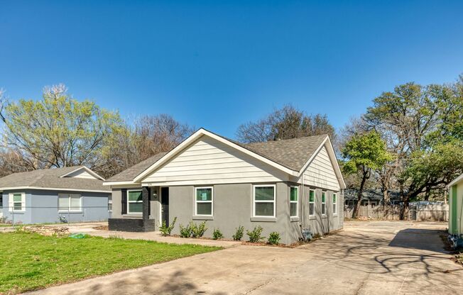 Nicely Updated 2 bed / 1 bath home