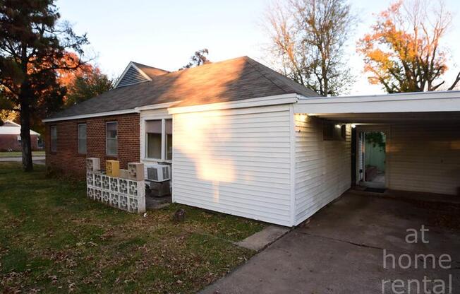 2704 E 4 ST