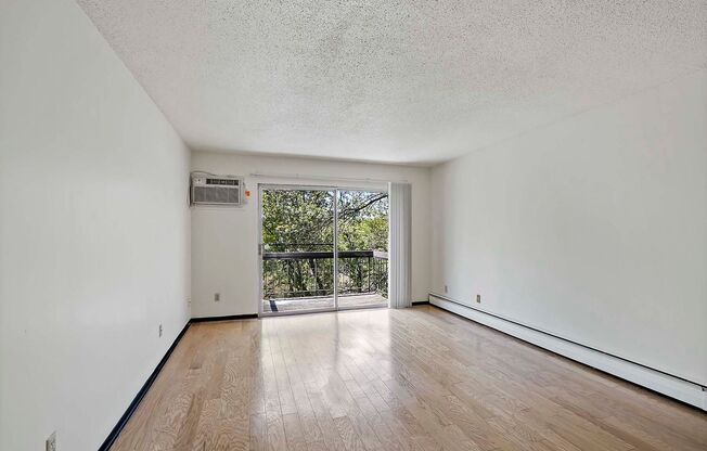 1 bed, 1 bath, 750 sqft, $1,000, Unit 7700-307