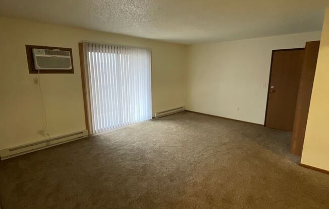 2 beds, 1 bath, 850 sqft, $850, Unit 701 - 5C