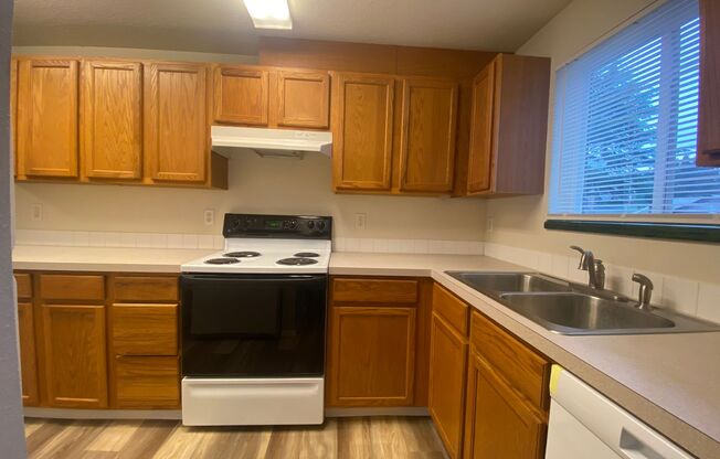 3 beds, 2 baths, $1,950, Unit #A