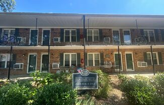 First Floor Studio Apartment - Walk to Duke, Downtown or Durham Co-op!