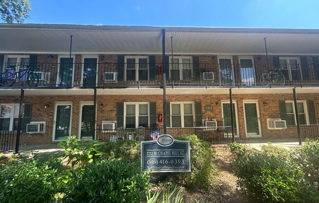 First Floor Studio Apartment - Walk to Duke, Downtown or Durham Co-op!