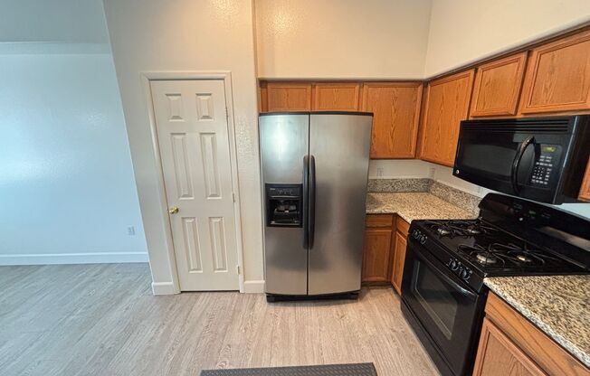 3 beds, 2 baths, $1,495, Unit UNIT 2208