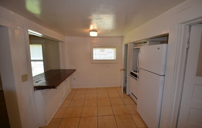 3 beds, 2 baths, $1,690, Unit 1146A