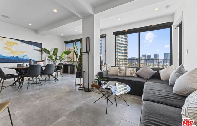 1 bed, 2 baths, 893 sqft, $4,999, Unit 1905