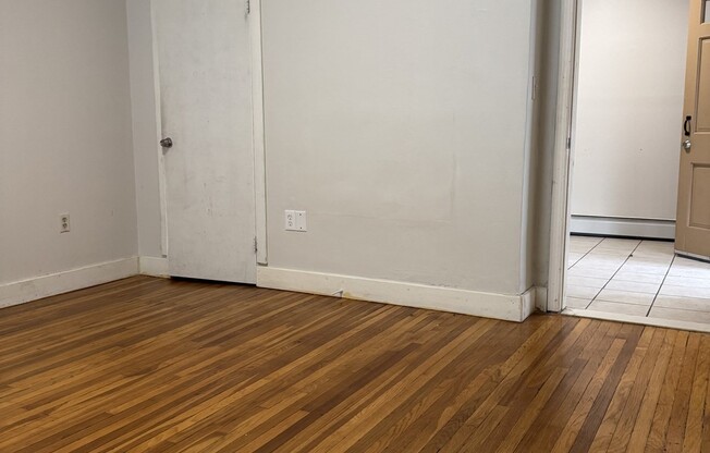 3 beds, 1 bath, 1,150 sqft, $3,200