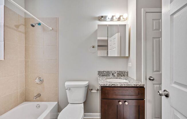 3 beds, 2 baths, 1,345 sqft, $2,150, Unit 4143 S. Michigan Ave #1