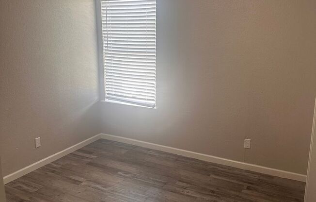 2 beds, 1 bath, 860 sqft, $959, Unit 0205