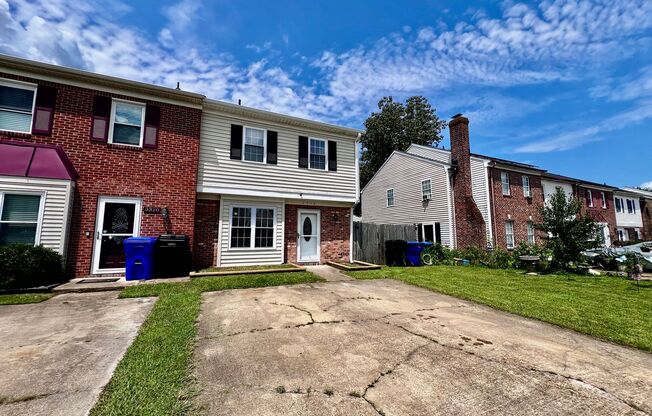 Beautiful Corner Lot Townhome in the heart of Virginia Beach