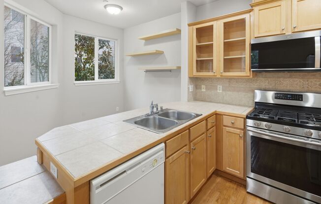 Modern Bellevue Townhome with Great Finishes