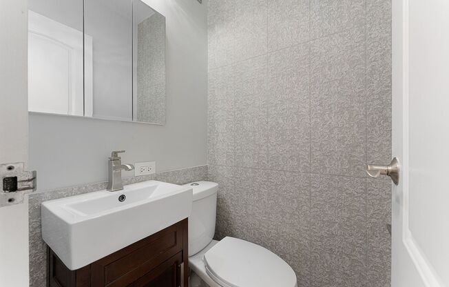 1 bed, 1.5 baths, 678 sqft, $2,400, Unit 4A