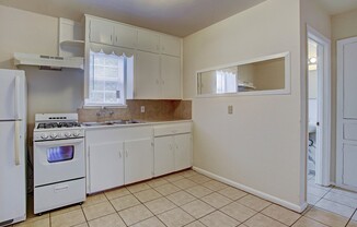 Studio, 1 bath, 400 sqft, $925, Unit 08