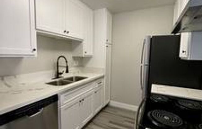 2 beds, 2 baths, 900 sqft, $3,750, Unit 54