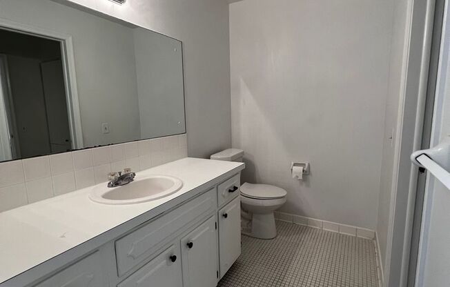 1 bed, 1 bath, 946 sqft, $1,095, Unit UNIT 205 *