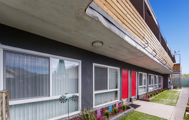 $1,795 Spacious 1 bedroom 1 bath apartment Located in Long Beach!