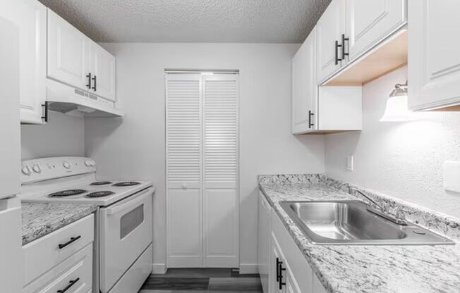 Charbern Apts - In The Hear of Milwaukie Oregon