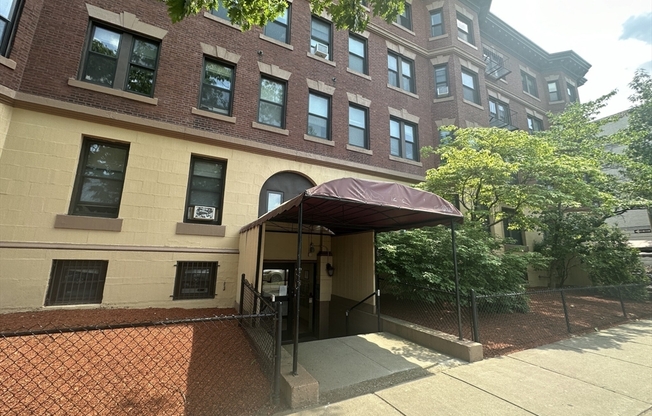 2 beds, 1 bath, 800 sqft, $2,800, Unit 41