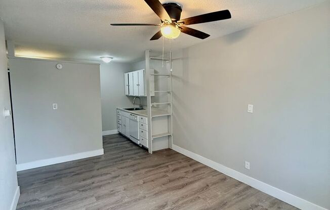 2 beds, 1 bath, 588 sqft, $1,095, Unit Unit 310