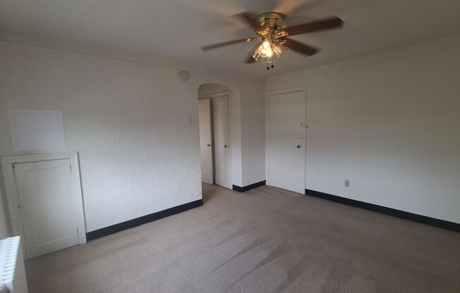 1 bed, 1 bath, 1 sqft, $900, Unit PRI - 305