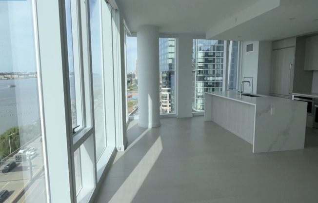 10 RIVERSIDE BLVD