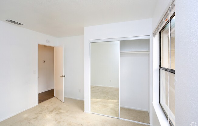 2 beds, 1 bath, 825 sqft, $1,695, Unit 0210