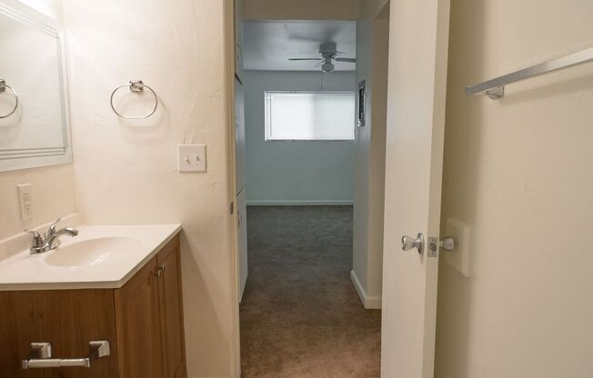 1 bed, 1 bath, 600 sqft, $999, Unit 23